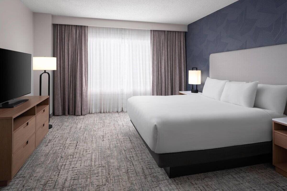1 bedroom, premium bedding, in-room safe, desk