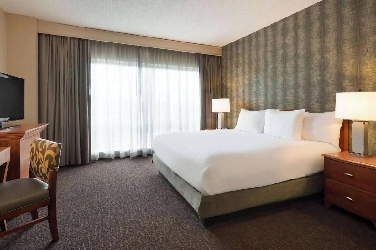 1 bedroom, premium bedding, in-room safe, desk