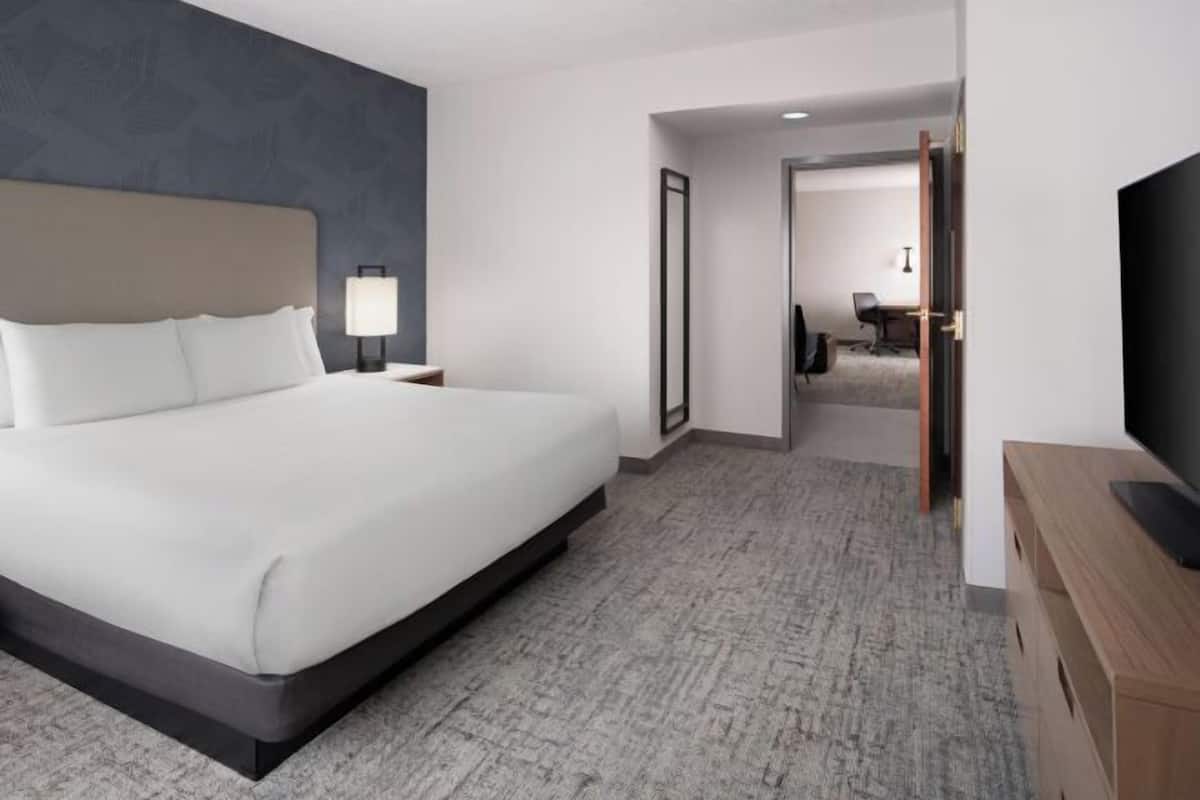 1 quarto, roupas de cama premium, cofres nos quartos, escrivaninha