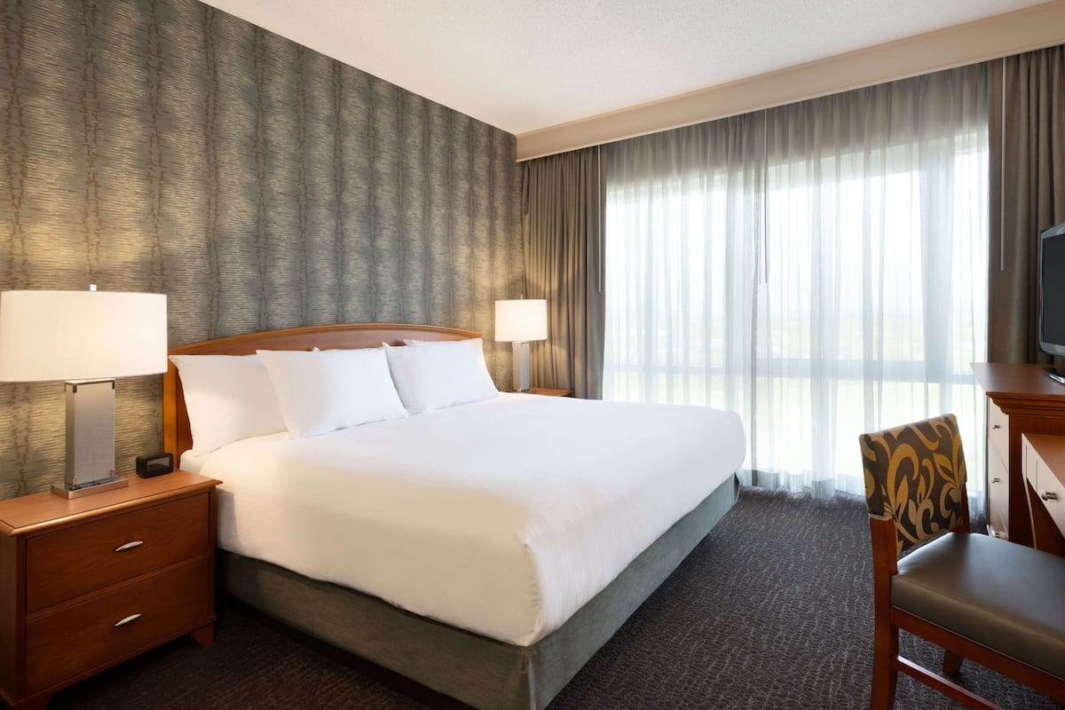 1 bedroom, premium bedding, in-room safe, desk