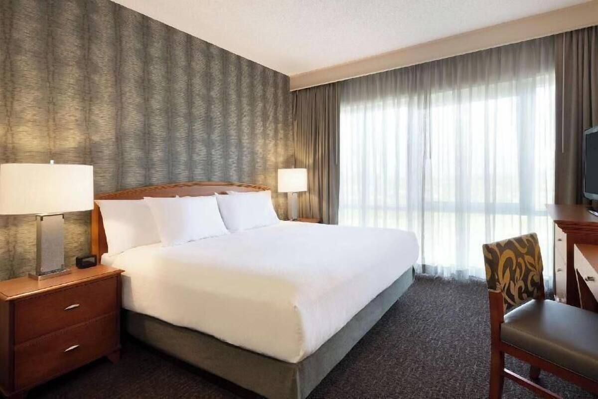 1 bedroom, premium bedding, in-room safe, desk