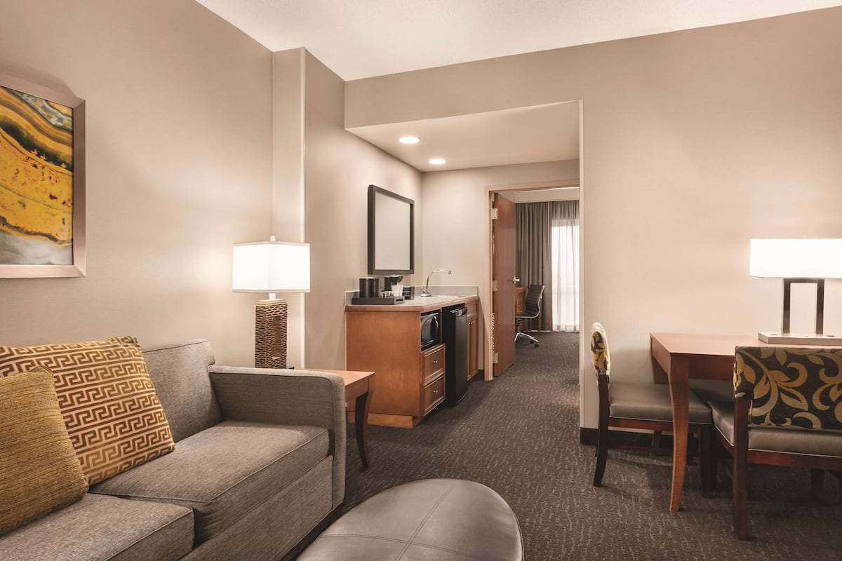 1 bedroom, premium bedding, in-room safe, desk