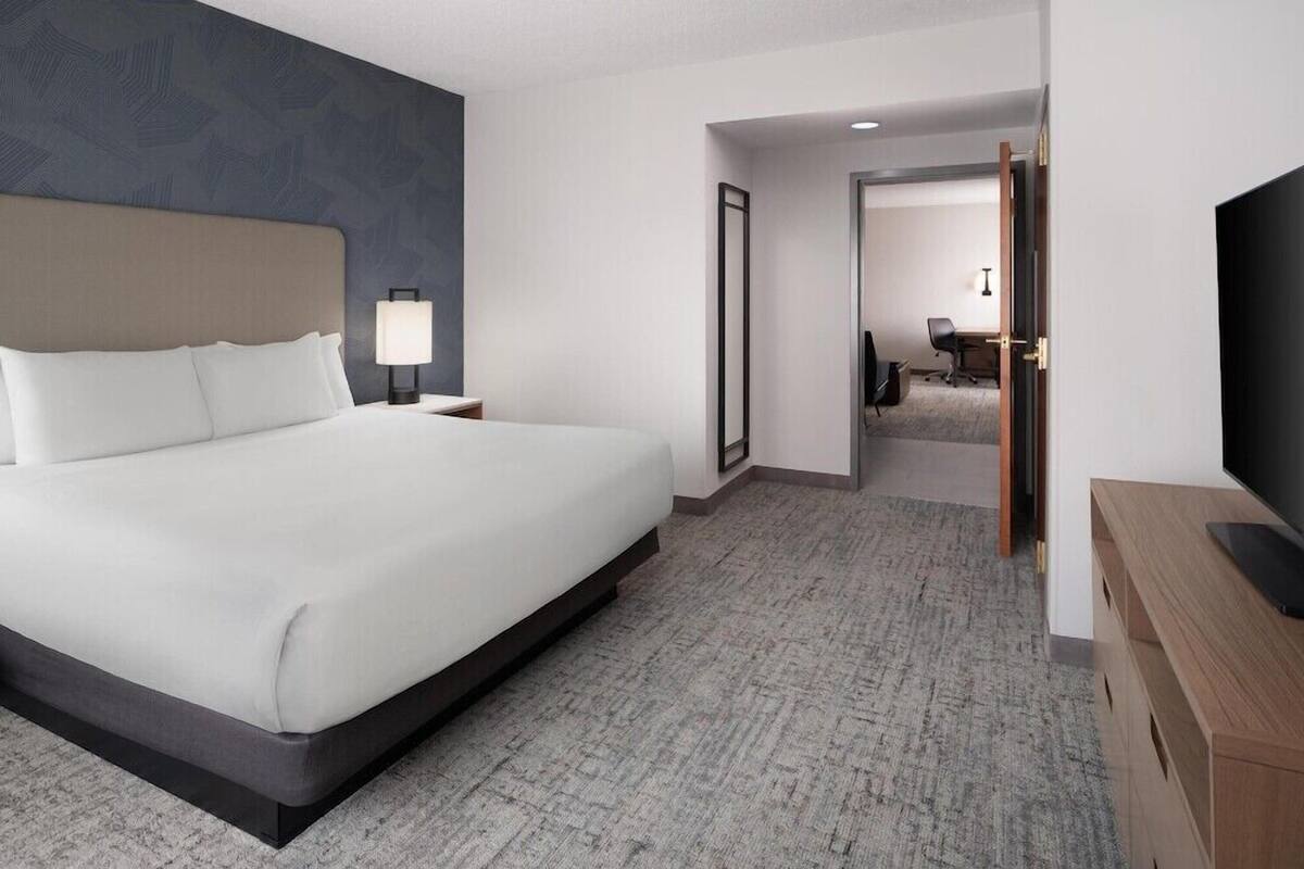 1 bedroom, premium bedding, in-room safe, desk