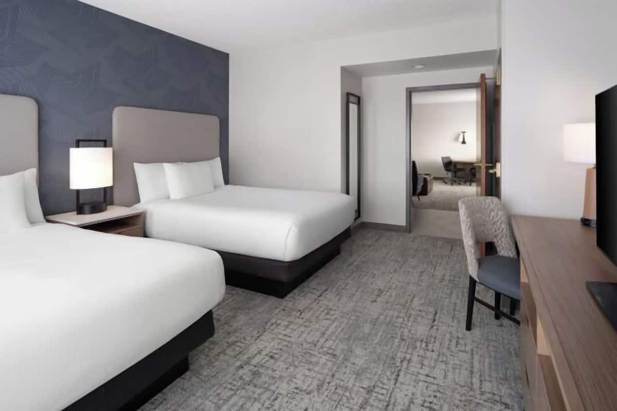 1 quarto, roupas de cama premium, cofres nos quartos, escrivaninha