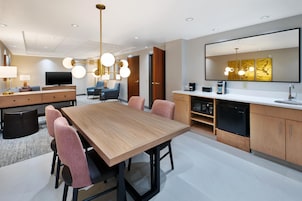 Family Suite | Private kitchen | Coffee/tea maker, fridge, microwave