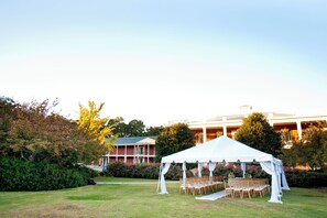 Outdoor wedding area - The Inn at Stone Mountain Park (Stone Mountain)