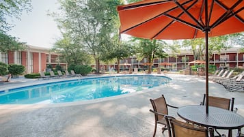 Outdoor pool, open 7:00 AM to 10:00 PM, pool umbrellas