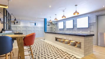 Sarapan dibawa pulang setiap hari (GBP 14.95 per orang)