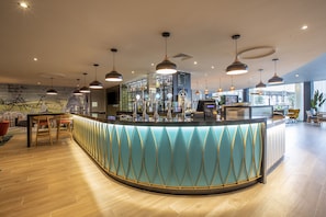 Bar (on property) - Holiday Inn Oxford by IHG (Oxford)