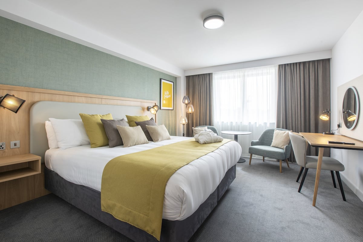 Habitación estándar, 1 cama King size (Super King) | Minibar, caja de seguridad en la habitación y escritorio