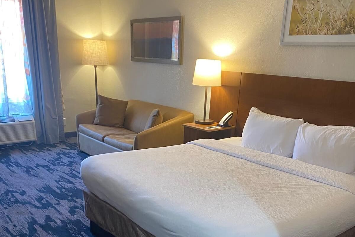 Desk, laptop workspace, iron/ironing board, free cribs/infant beds