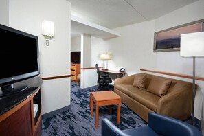 Studio, 1 King Bed with Sofa bed | In-room safe, desk, iron/ironing board, free cribs/infant beds