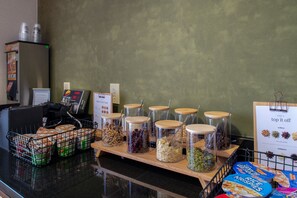 Buffet déjeuner gratuit tous les jours