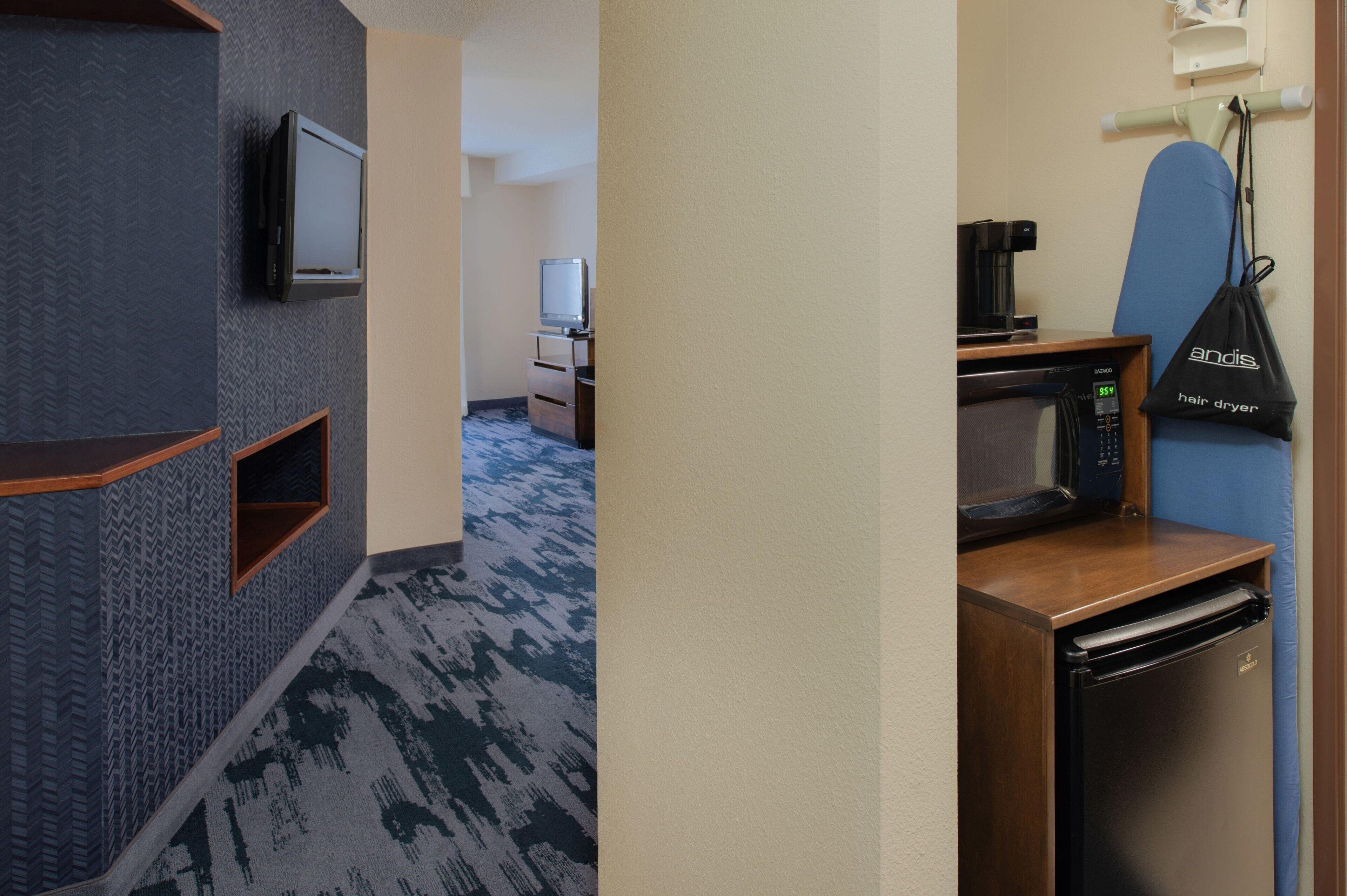 executive suite, 1 king bed with sofa bed, non smoking | desk, iron/ironing board, free wifi, bed sheets