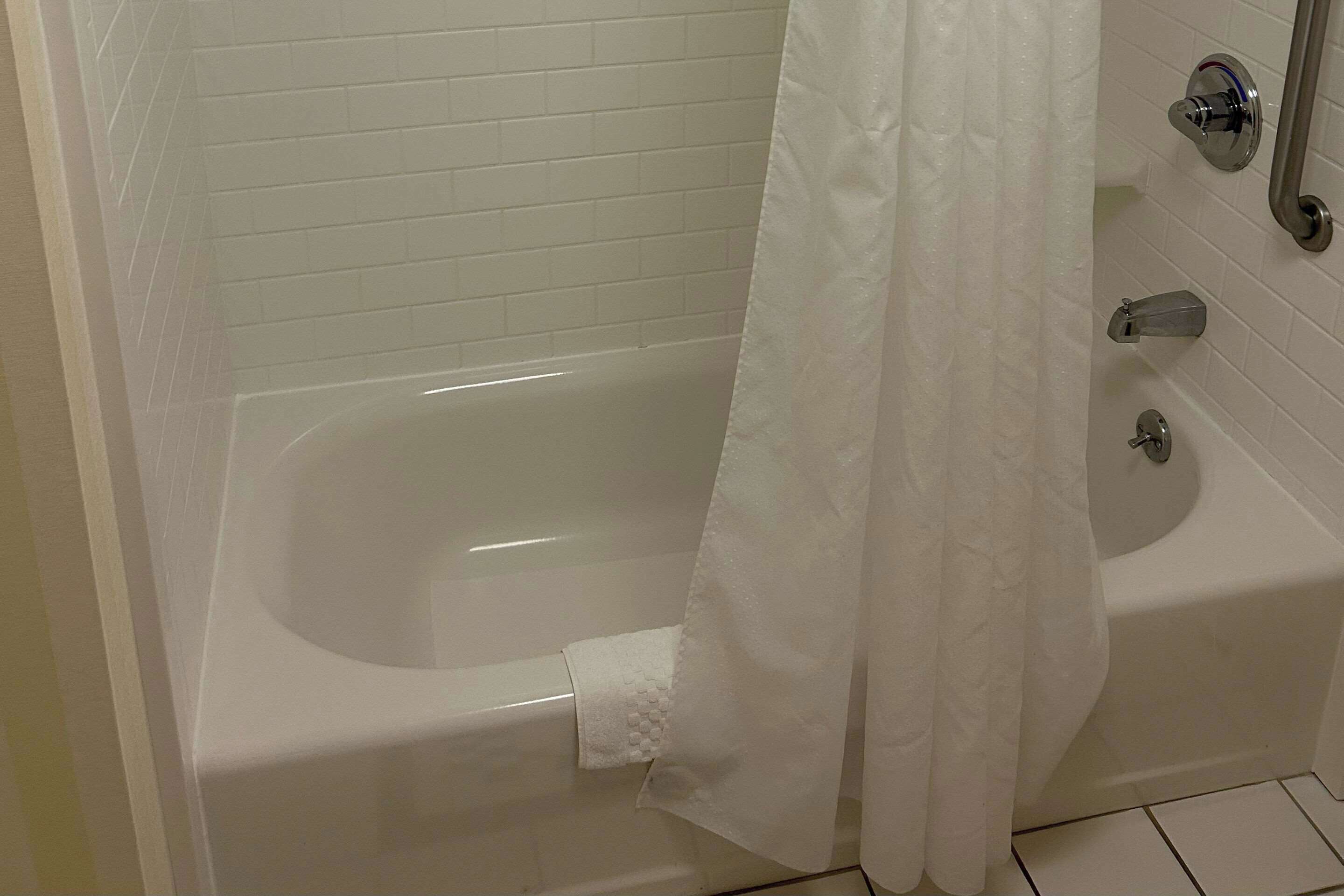 room, 1 king bed, non smoking | 1 bedroom, in-room safe, desk, iron/ironing board