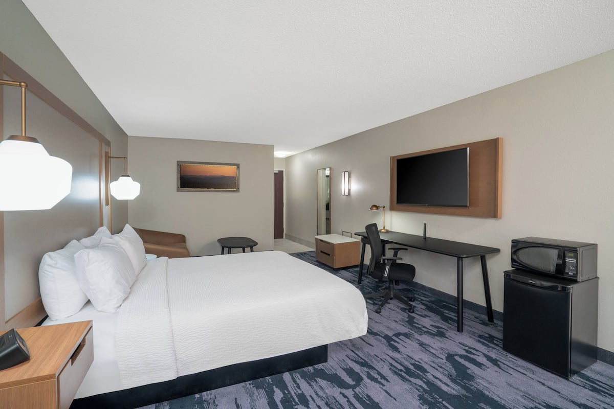 desk, iron/ironing board, free cots/infant beds, free rollaway beds