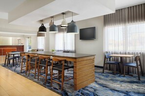 Free daily buffet breakfast - Fairfield Inn by Marriott Philadelphia Airport (Philadelphia)
