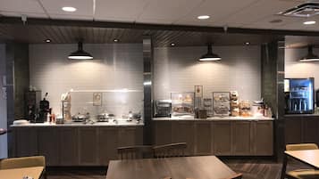 Free daily continental breakfast