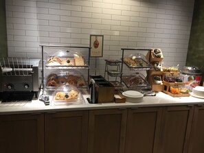 Colazione continentale inclusa, servita tutte le mattine 