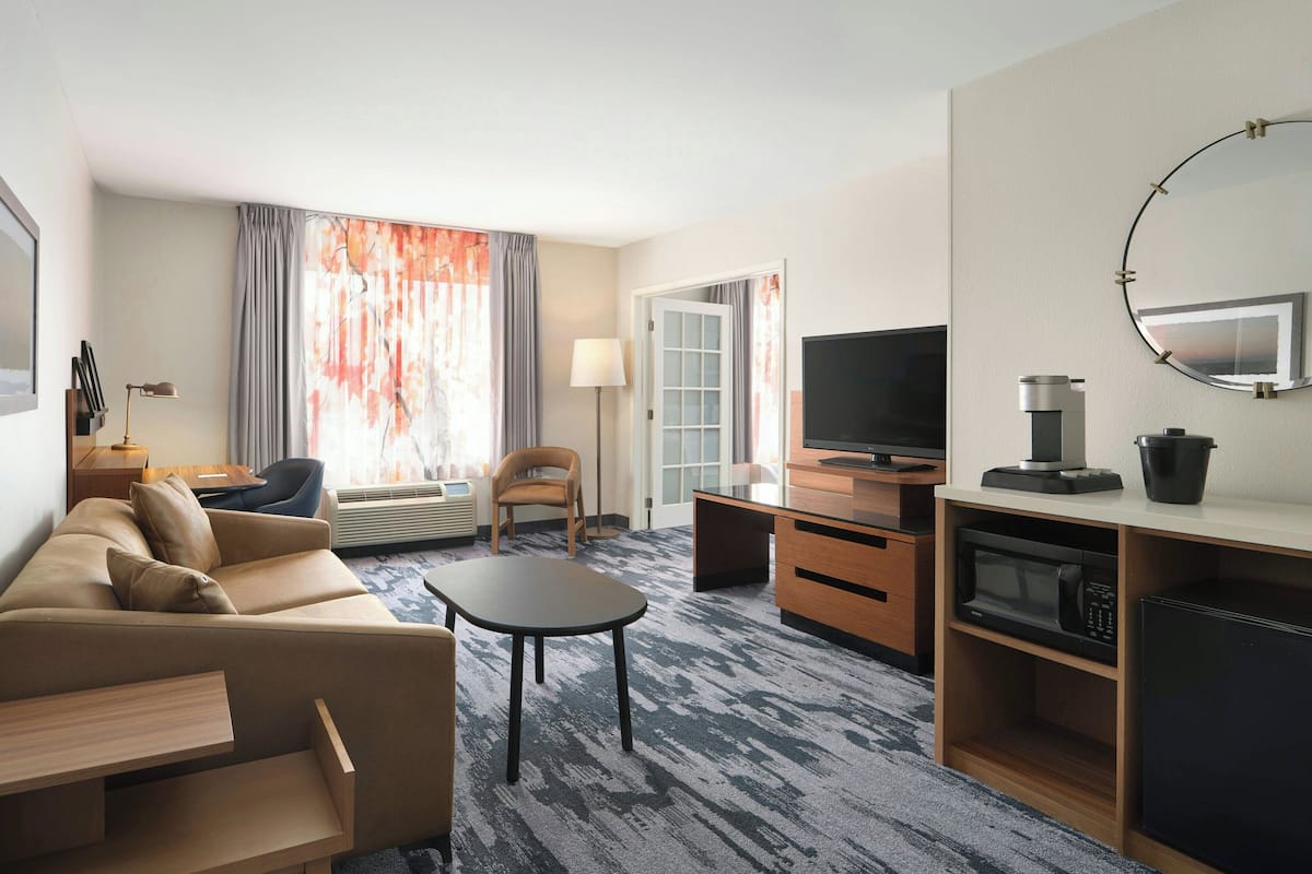 Executive Suite, 1 Bedroom | Living area | TV