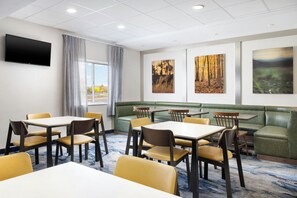 Free daily continental breakfast 