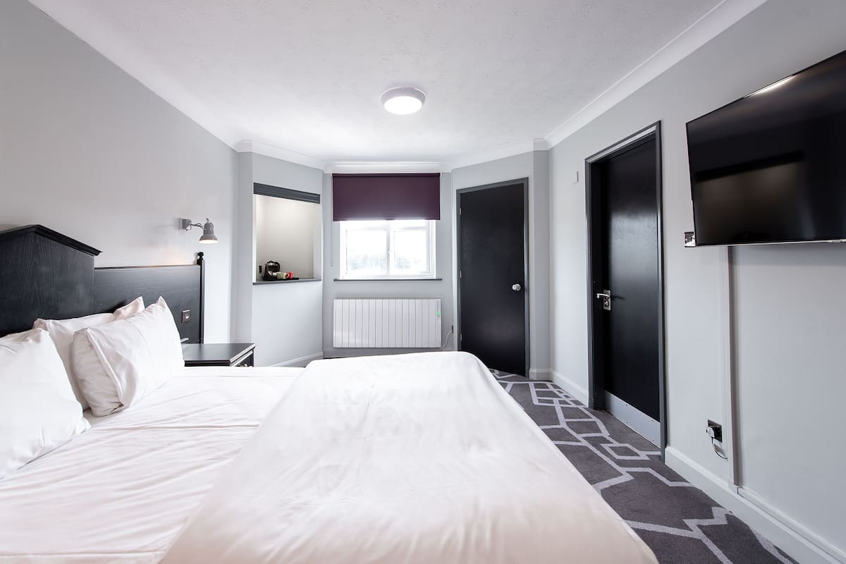 1 bedroom, desk, laptop workspace, blackout curtains