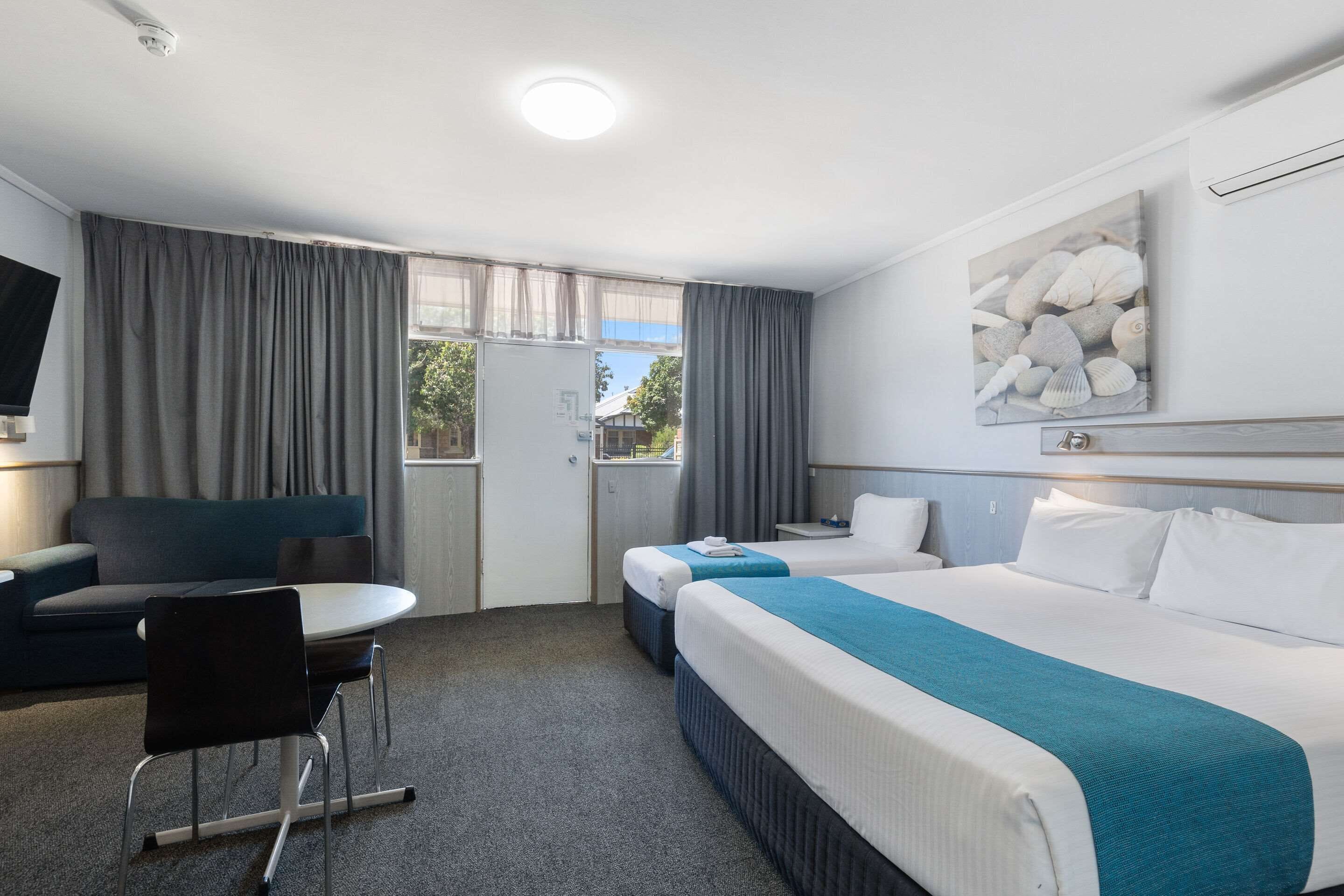 executive room | iron/ironing board, rollaway beds, free wifi, bed sheets