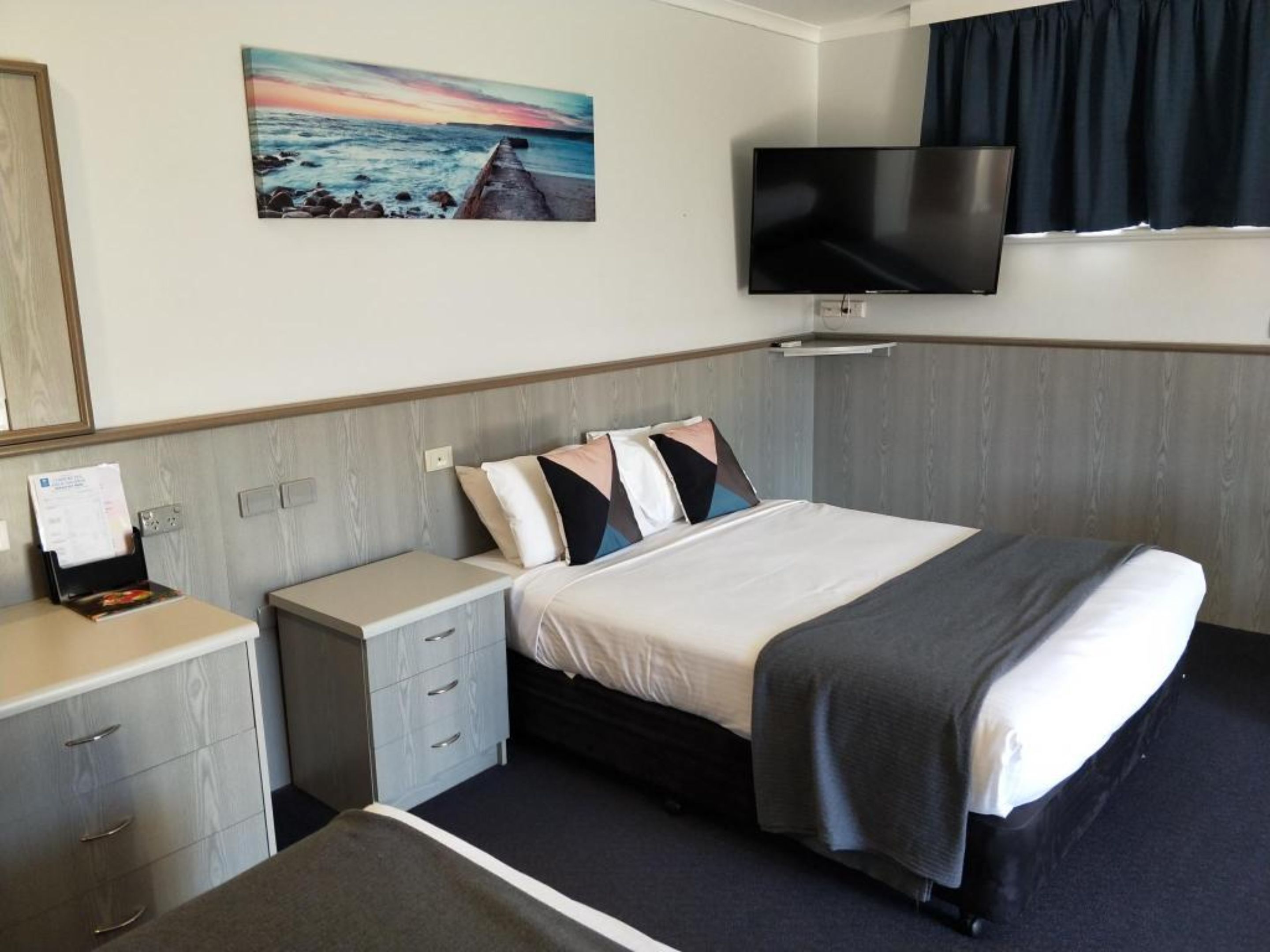 standard room | iron/ironing board, rollaway beds, free wifi, bed sheets