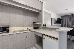 Executive Room | Iron/ironing board, rollaway beds, free WiFi, bed sheets