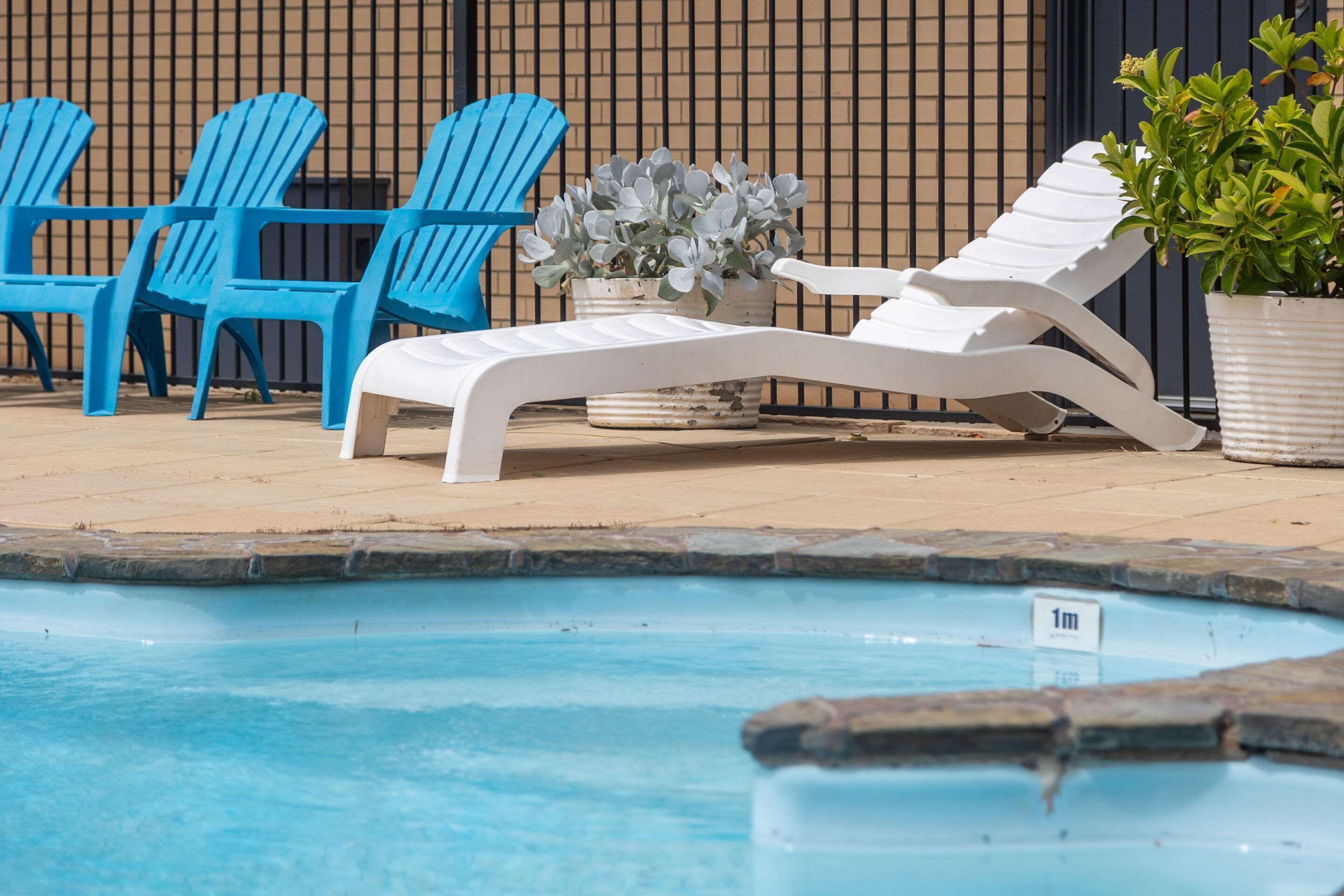 outdoor pool, open 10:00 am to 8:00 pm, pool loungers