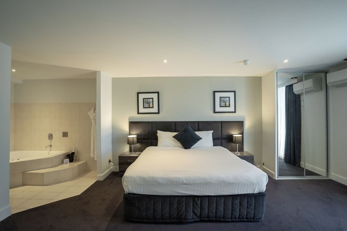 Standard Spa Room | Premium bedding, desk, blackout drapes, iron/ironing board