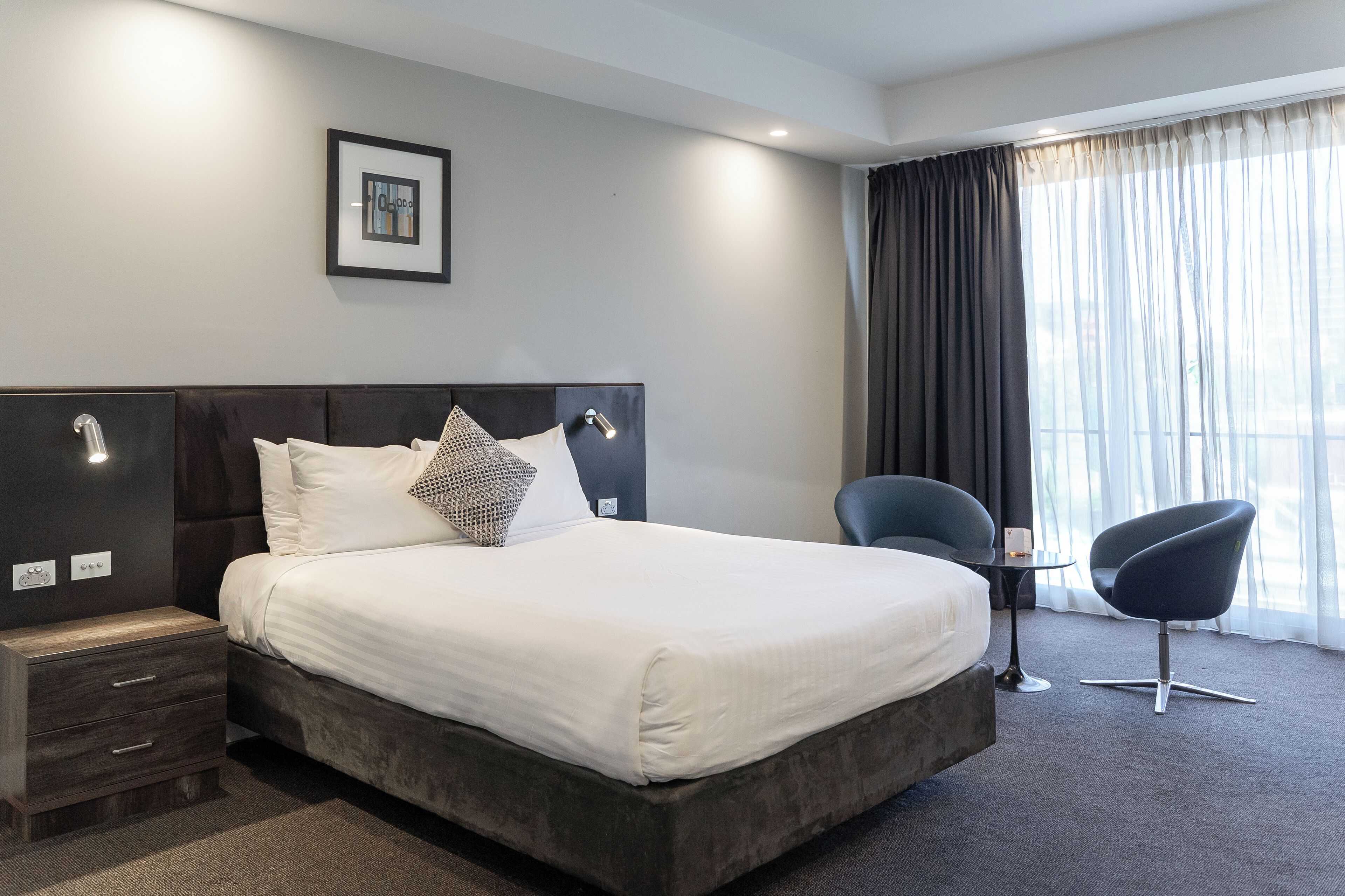 Standard Queen Room | Premium bedding, desk, blackout drapes, iron/ironing board