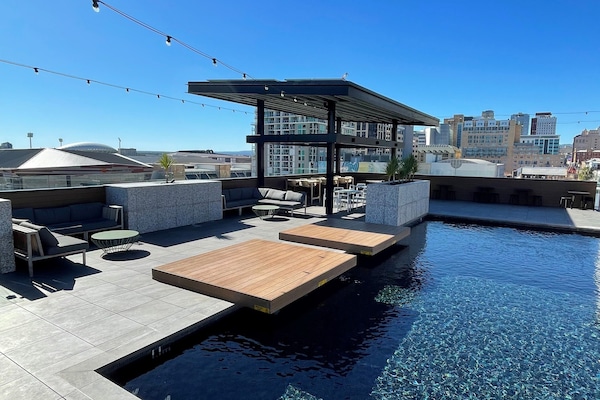 Outdoor pool, open 6:30 AM to 10:00 PM, sun loungers