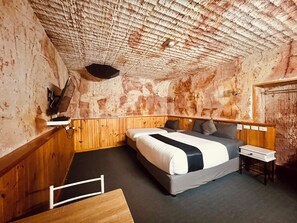 Standard Twin Room | 1 bedroom, iron/ironing board, free WiFi, bed sheets
