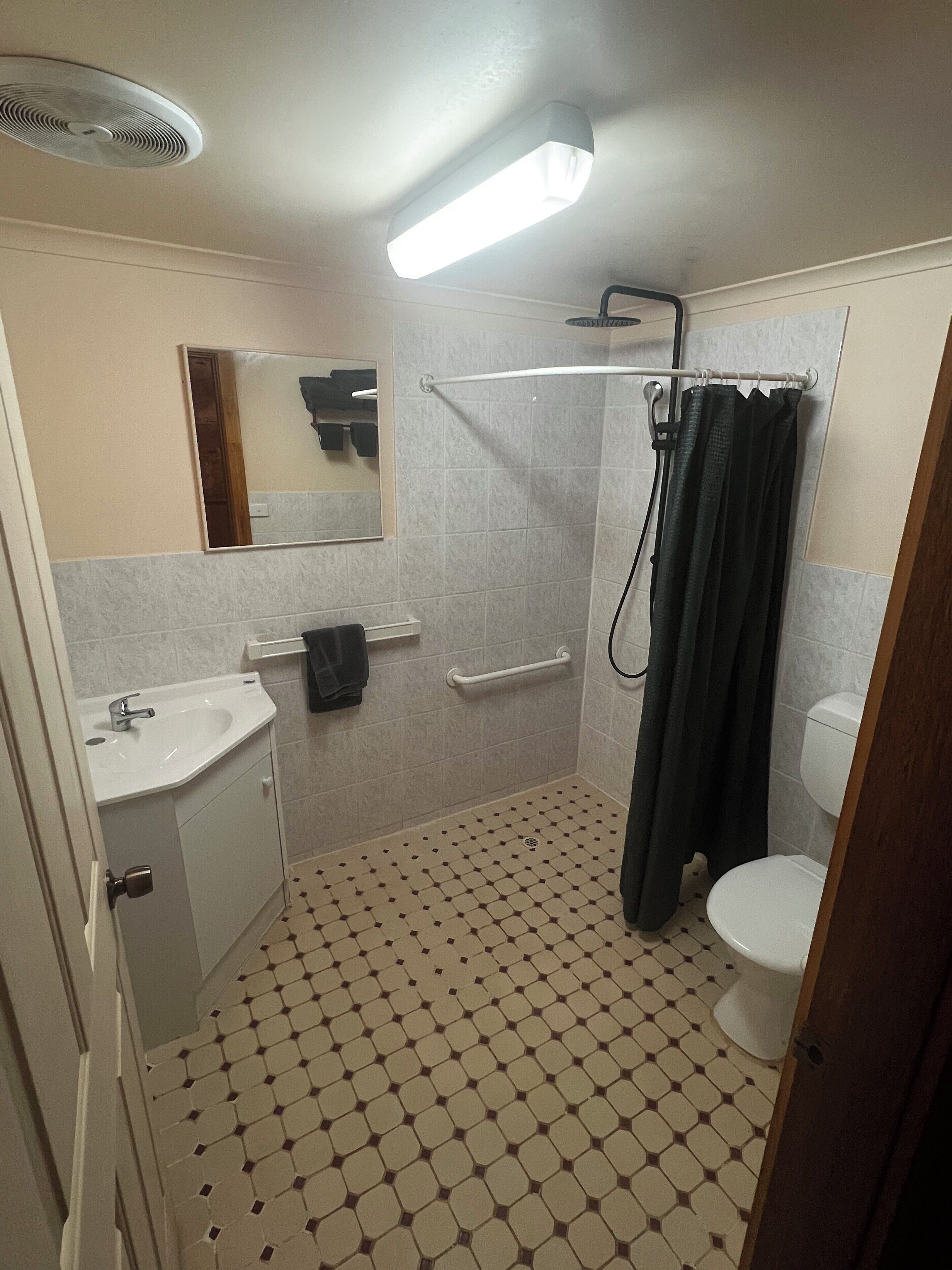 family quadruple room | bathroom | shower, hair dryer, towels