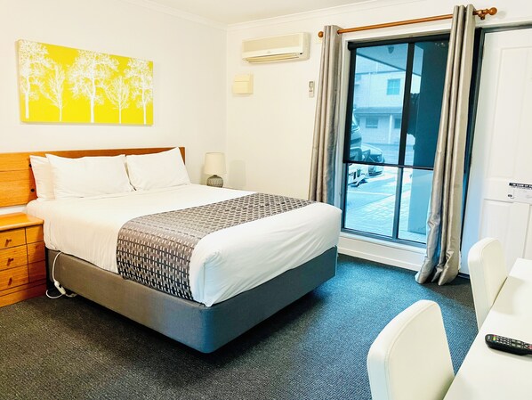 Habitación estándar | Ropa de cama de alta calidad, minibar, escritorio y insonorización 