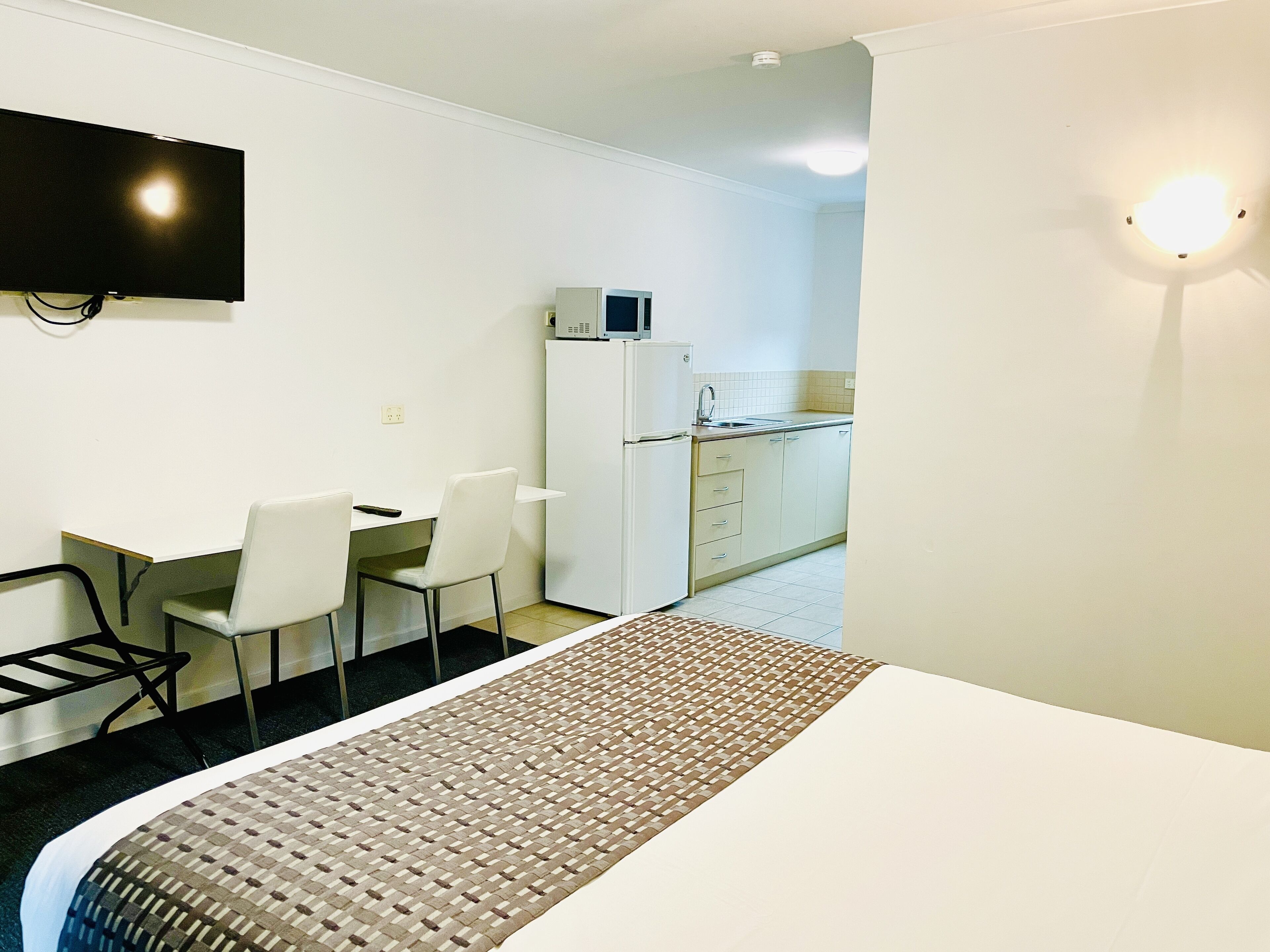 premium bedding, minibar, desk, soundproofing