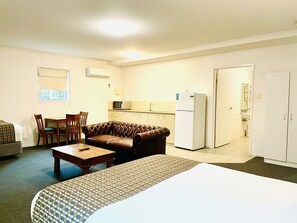 Room, 1 Queen Bed, Non Smoking (upgrade)