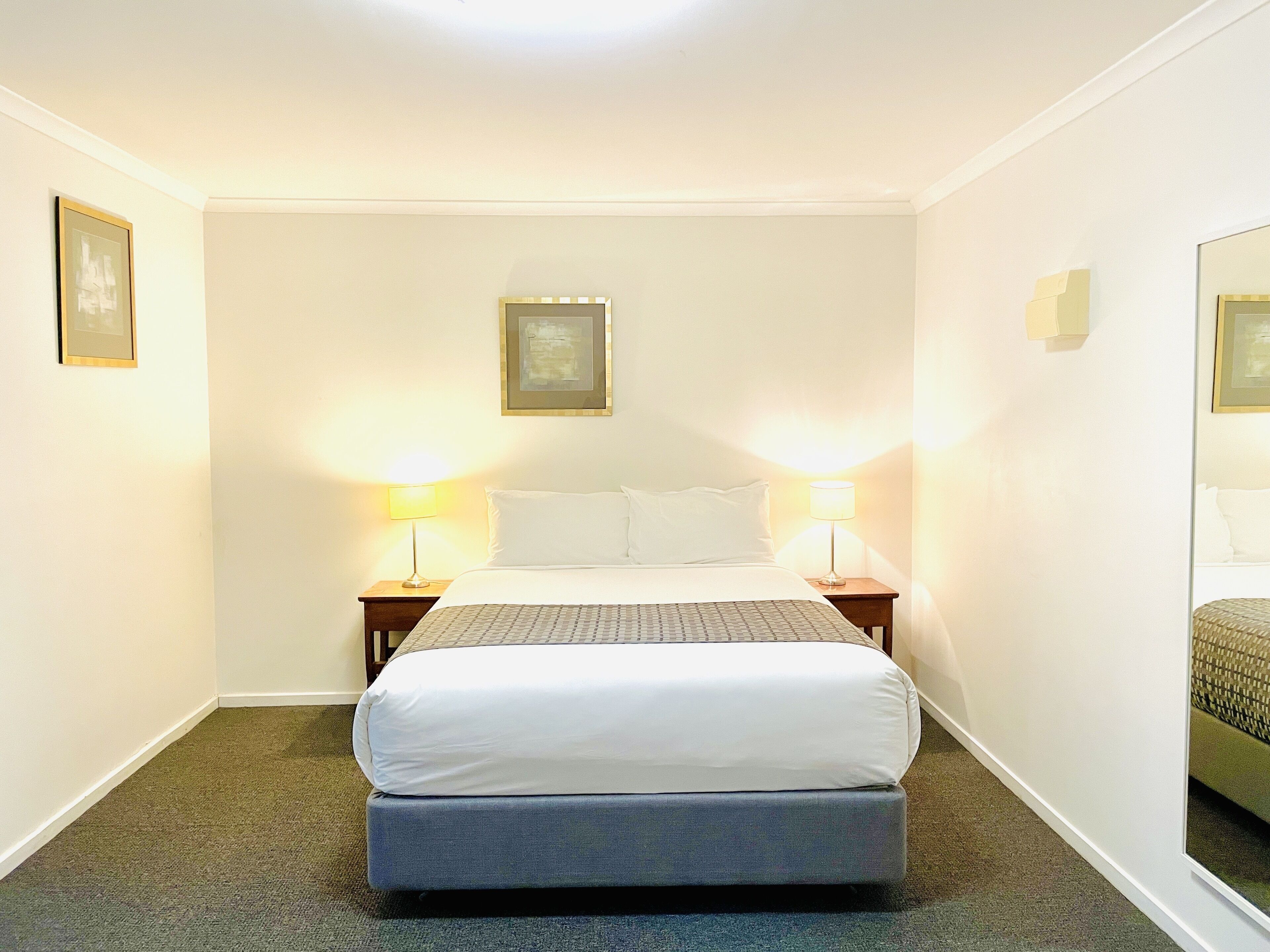 room, 1 queen bed, non smoking (upgrade) | premium bedding, minibar, desk, soundproofing