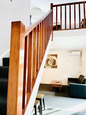 Room, 1 Queen Bed, Non Smoking (upgrade) | Premium bedding, minibar, desk, soundproofing