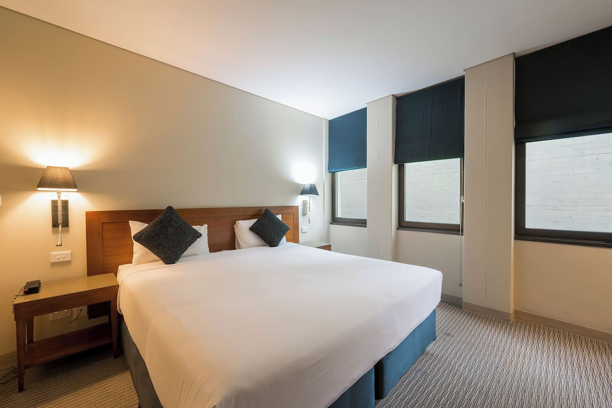 1 bedroom, minibar, desk, iron/ironing board