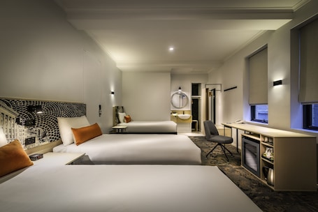 1 habitación, minibar, escritorio y tabla de planchar con plancha