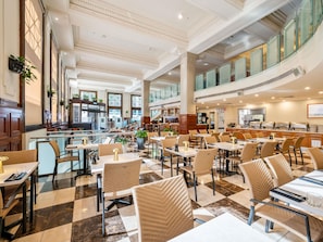 Café da manhã com buffet todos os dias mediante uma taxa