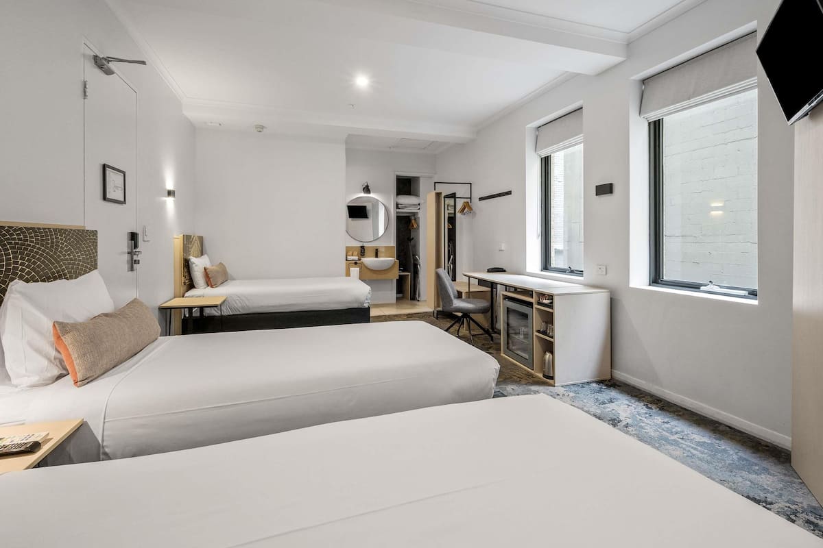 1 bedroom, minibar, desk, iron/ironing board