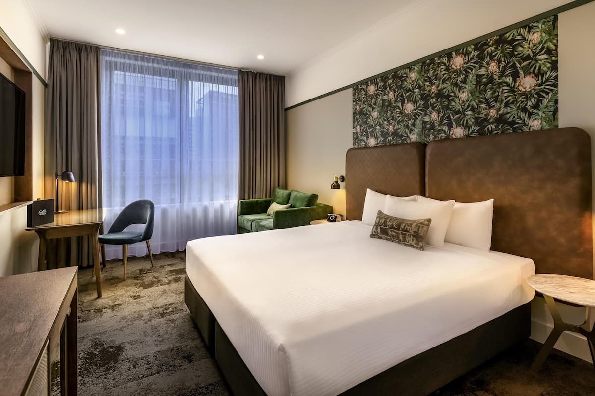 1 bedroom, minibar, desk, iron/ironing board