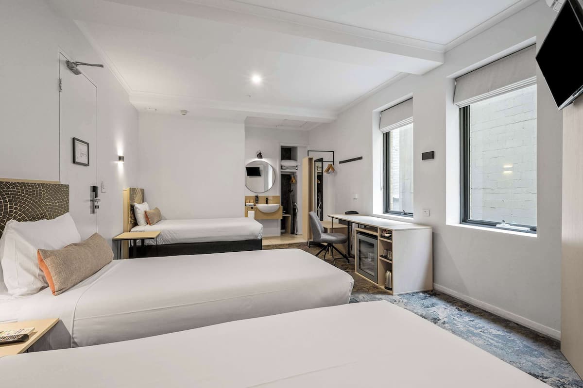 Standard Triple Room | Minibar, desk, iron/ironing board, free cribs/infant beds