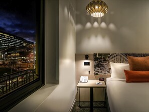 Minibar, escritorio, tabla de planchar con plancha y cunas gratuitas 