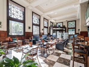 2 restaurants, breakfast, lunch, dinner served; local cuisine - Batman’s Hill on Collins (Melbourne)