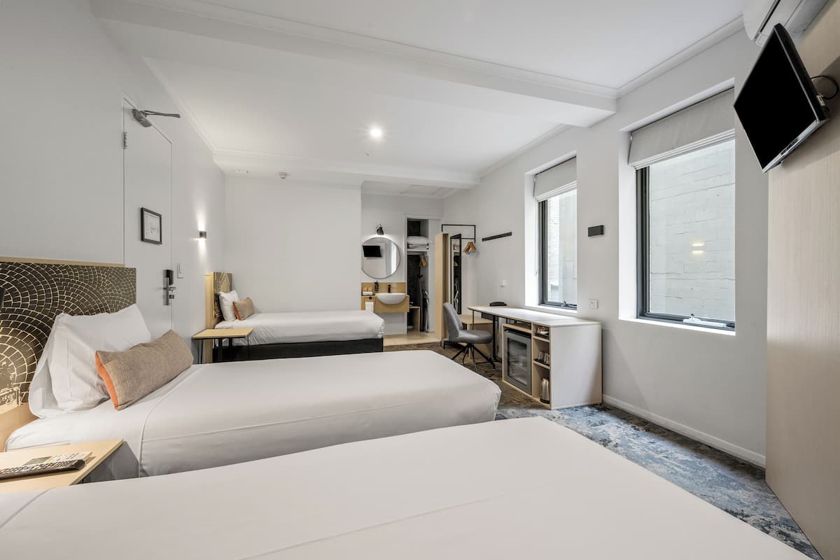 1 bedroom, minibar, desk, iron/ironing board