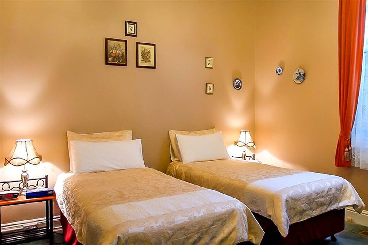 Twin Room | 1 bedroom, Egyptian cotton sheets, desk, iron/ironing board